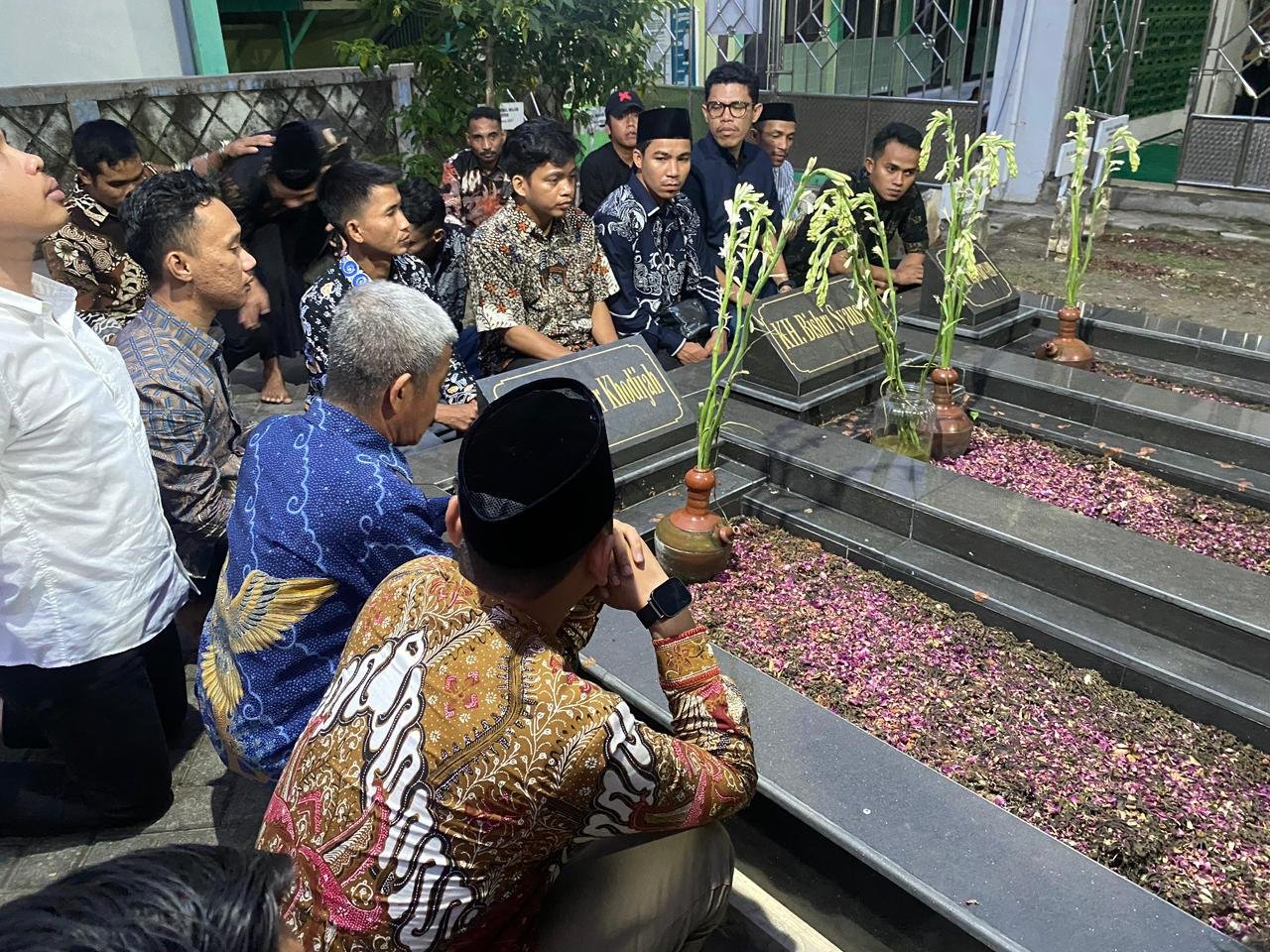 Makam KH Bisri Syansuri dan Gus Dur buka 24 jam selama muktamar ke-35 NU./dok.PBNU