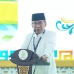 Ketum PBNU, Yahya Cholil Staquf menyambut kedatangan Presiden Prabowo Subianto dalam pembukaan Muktamar ke-35 NU di Tambakberas, Jombang (27/8)./dok.PBNU
