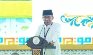 Ketum PBNU, Yahya Cholil Staquf menyambut kedatangan Presiden Prabowo Subianto dalam pembukaan Muktamar ke-35 NU di Tambakberas, Jombang (27/8)./dok.PBNU