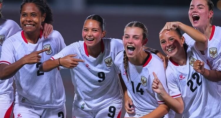 Dua pemain Timnas Putri Indonesia, Estella Loupatty (no.9) dan Isabelle Nottet (14) akan bermain di Indonesia Women's League 2026/27./IG @isabellenottet