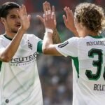Kevin Diks mengukir sejarah sebagai kapten Borussia Monchengladbach pertama dari Indonesia saat timnya berlaga di DFB Pokal melawan Schott Mainz (23/8)./IG @borussia