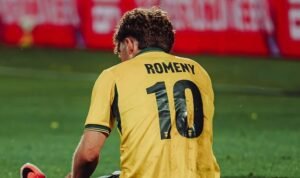 Ole Romeny Absen 2 Laga Bersama Fortuna Sittard di Eredivisie Ole Romeny dipastikan absen dua pertandingan bersama Fortuna Sittard di Eredivisie Belanda karena kartu merah./IG @oleromeny