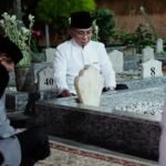 Ketua Umum PBNU Yahya Cholil Staquf (Gus Yahya) ziarah ke pusara muassis NU di Jombang./IG @yahyacholilstaquf