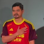 Bambang Pamungkas menjadi salah satu model dalam peluncuran jersei baru Selangor FC bersama Adidas untuk musim 2026/27 di Malaysia./IG @selangorfc