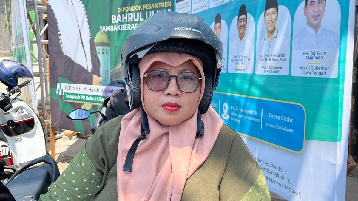 Emi, warga Jombang yang menjadi ojek muslimah selama Muktamar ke-35 NU untuk melayani kebutuhan mobilitas nahdliyin perempuan./dok.via PBNU