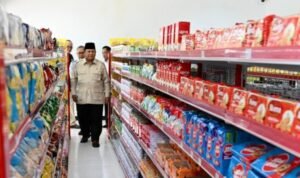 Presiden Prabowo Subianto saat berada di Koperasi Desa/Kelurahan Merah Putih yang menjadi salah satu program pemerintah selain MBG./dok.BPMI Setpres