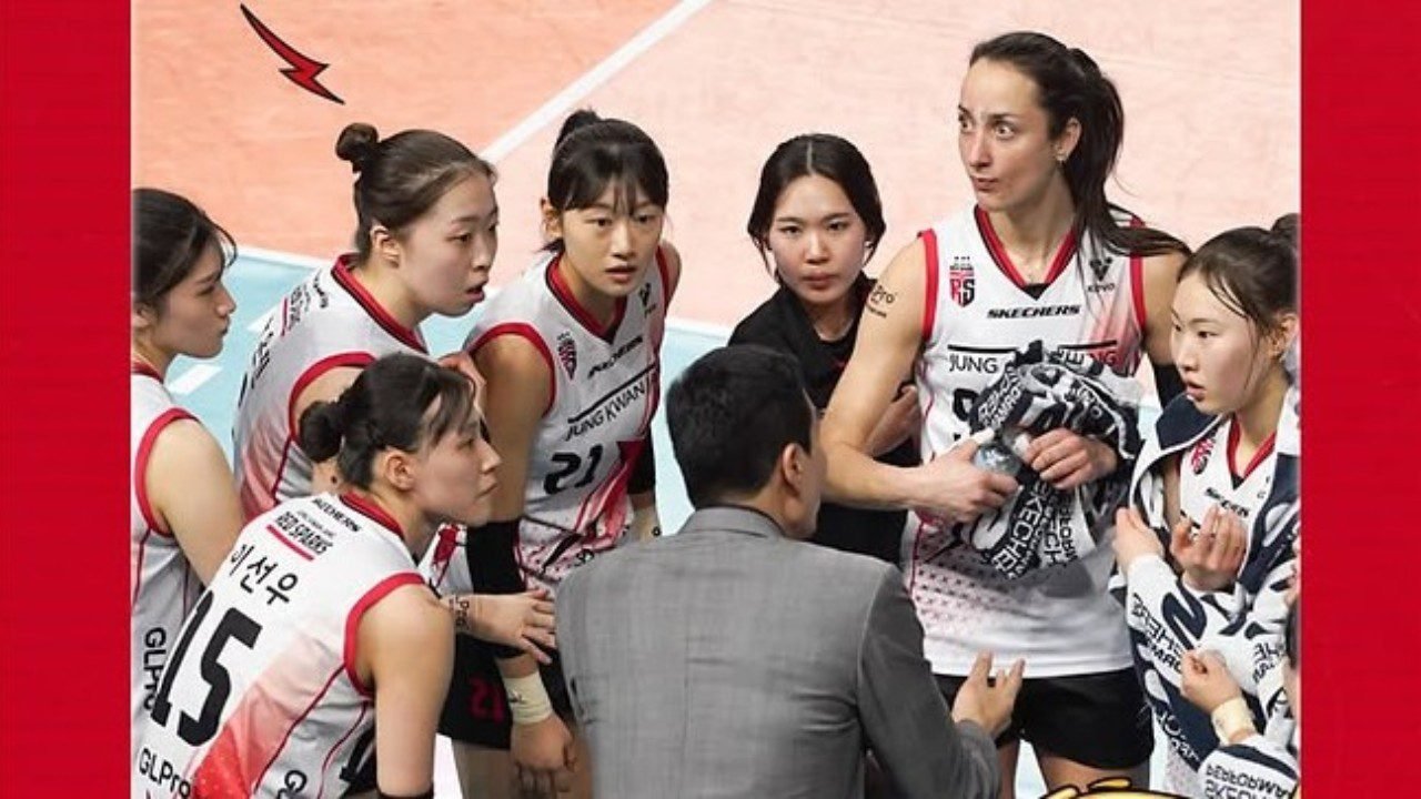Mantan pelatih Megawati Hangestri, Ko Hee-jin mengundurkan diri dari Red Sparks jelang KOVO Cup dan V League Korea 2026/27./IG @red__sparks