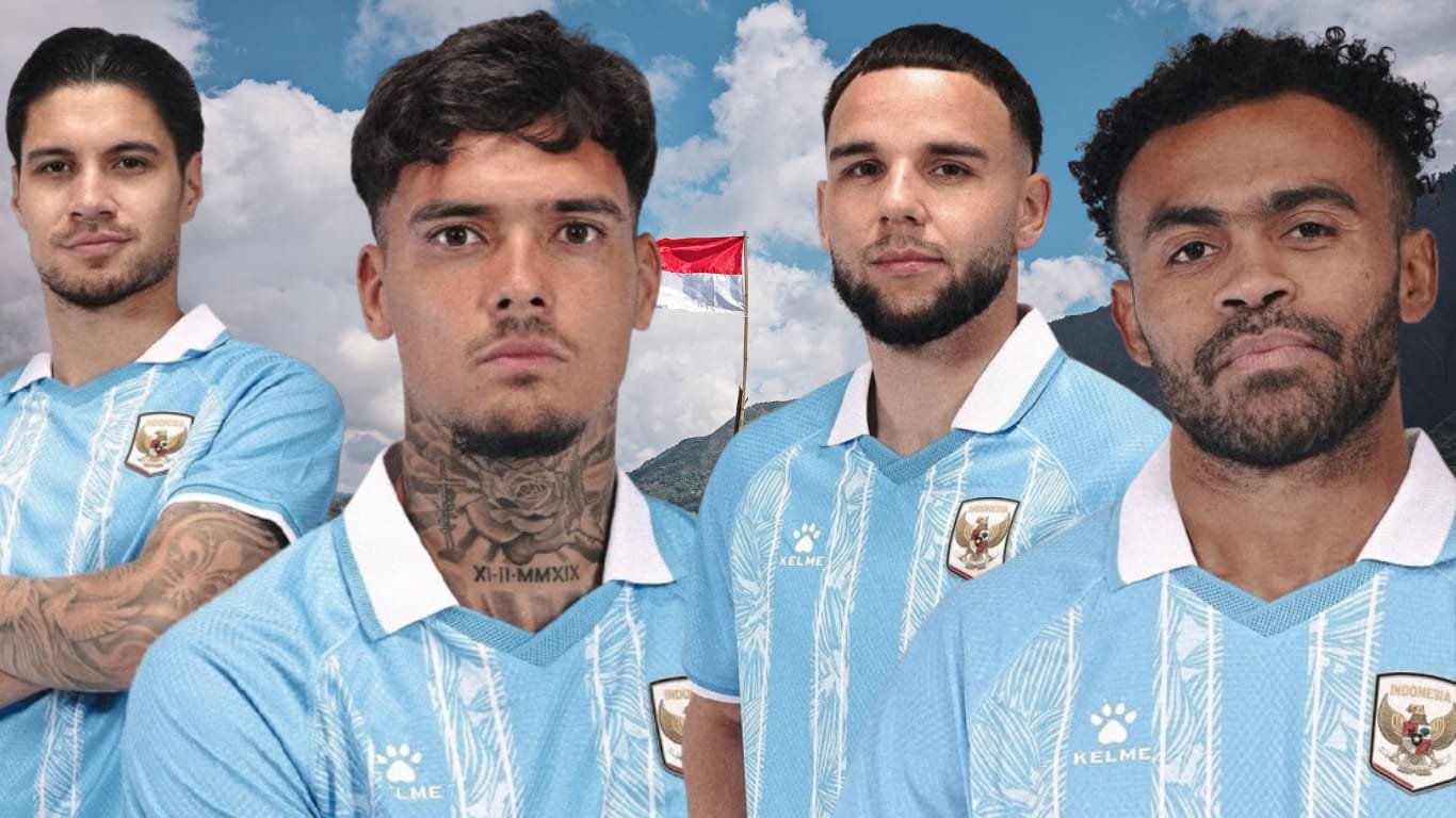 Kevin Diks, Shayne Pattynama, Calvin Verdonk, dan Yakob Sayuri memperkenalkan jersei ketiga Timnas Indonesia yang berwarna biru./IG @officialgarudastore (edited)