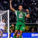 Alex Martins mencetak gol kemenangan Persebaya Surabaya pada pekan kedua BRI Super League 2026/27 di GBT (13/9)./IG @officialpersebaya