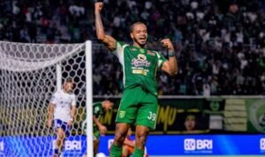 Alex Martins mencetak gol kemenangan Persebaya Surabaya pada pekan kedua BRI Super League 2026/27 di GBT (13/9)./IG @officialpersebaya