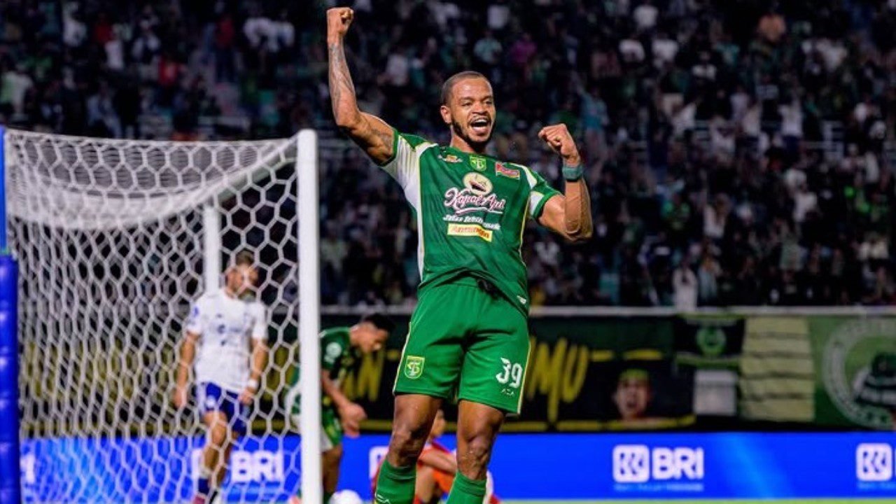 Alex Martins mencetak gol kemenangan Persebaya Surabaya pada pekan kedua BRI Super League 2026/27 di GBT (13/9)./IG @officialpersebaya