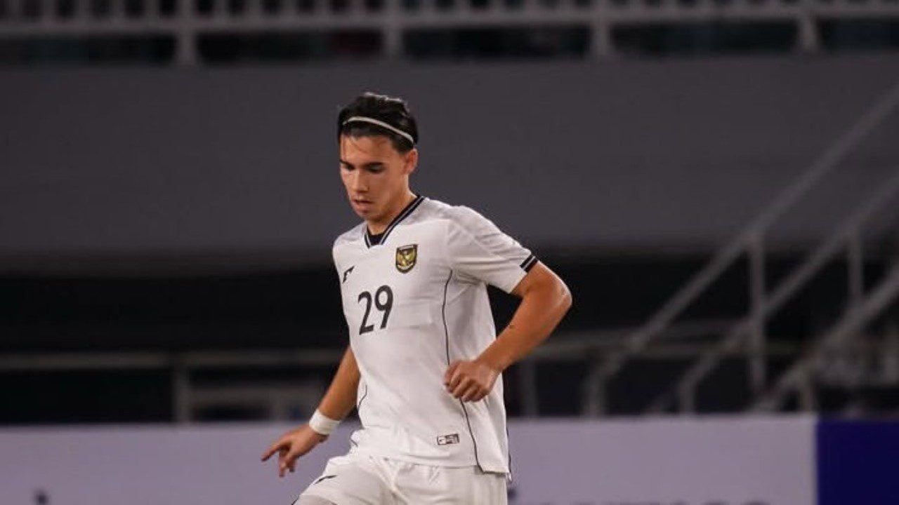 Dion Markx saat membela Timnas U-23, kini mendapat panggilan Timnas Indonesia senior untuk FIFA ASEAN Cup 2026./IG @dion.markx