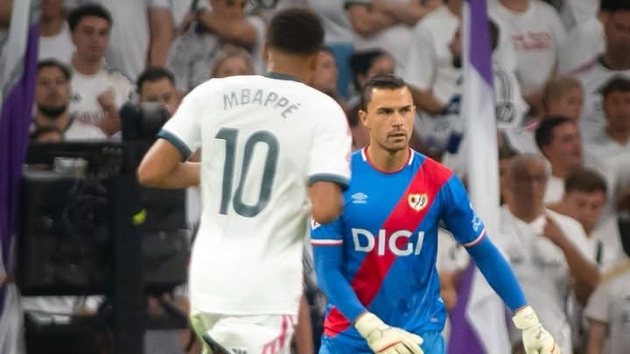 Emil Audero menebar semangat pasca debut di Santiago Bernabeu bersama Rayo Vallecano dan melawan tuan rumah Real Madrid yang diperkuat Kylian Mbappe./IG @emil_audero