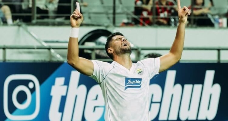 Julio Cesar mencetak gol ke gawang FC Seoul untuk keunggulan Persib Bandung pada laga pertama Grup E ACL Two 2026/27 (16/9)./IG @persib