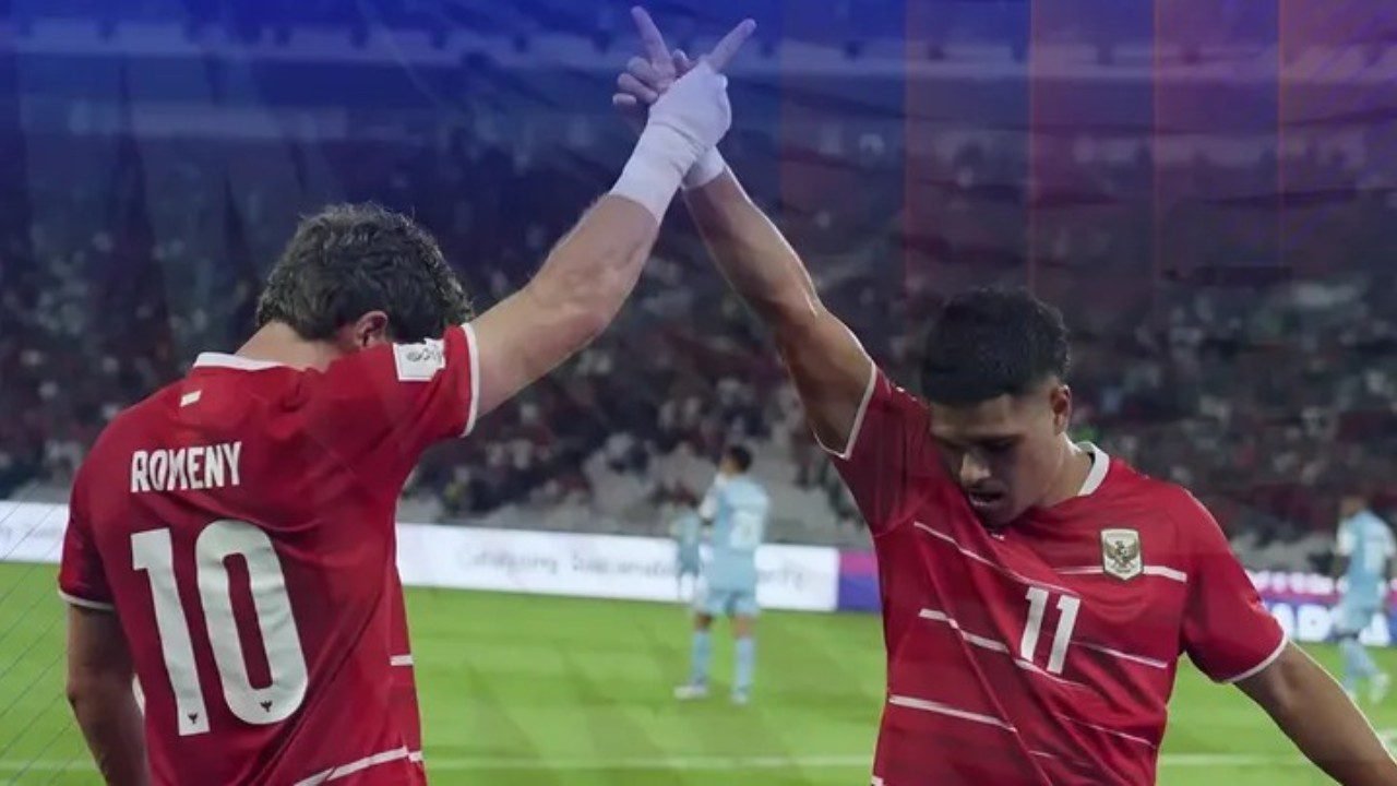Dua penyerang Timnas Indonesia, Ole Romeny dan Ragnar Oratmangoen berselebrasi untuk gol ke gawang Singapura di FIFA ASEAN Cup 2026 (25/9)./IG @aseancupjakarta2026