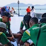 Rombongan Persebaya Surabaya meninggalkan Lampung dengan kapal usai erupsi Gunung Anak Krakatau membuat Bandara Soekarno-Hatta tutup sementara./IG @officialpersebaya