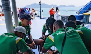 Rombongan Persebaya Surabaya meninggalkan Lampung dengan kapal usai erupsi Gunung Anak Krakatau membuat Bandara Soekarno-Hatta tutup sementara./IG @officialpersebaya