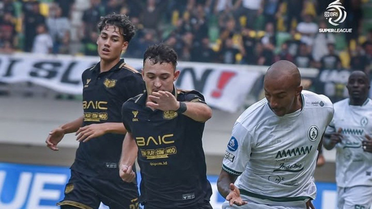 Ivar Jenner (depan) dan Rafael Struick beda nasib di Timnas Indonesia meski sama-sama menjadi bagian penting Dewa United untuk memimpin klasemen BRI Super League 2026/27./IG @liga1match