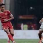 Rizky Ridho dan Persija Jakarta saat melawan Brisbane Roar dalam laga persahabatan di JIS (29/8), sebagian hasil penjualan tiketnya didonasikan kepada korban bencana NTT dan Kalimantan./IG @rizkyridhoramadhani