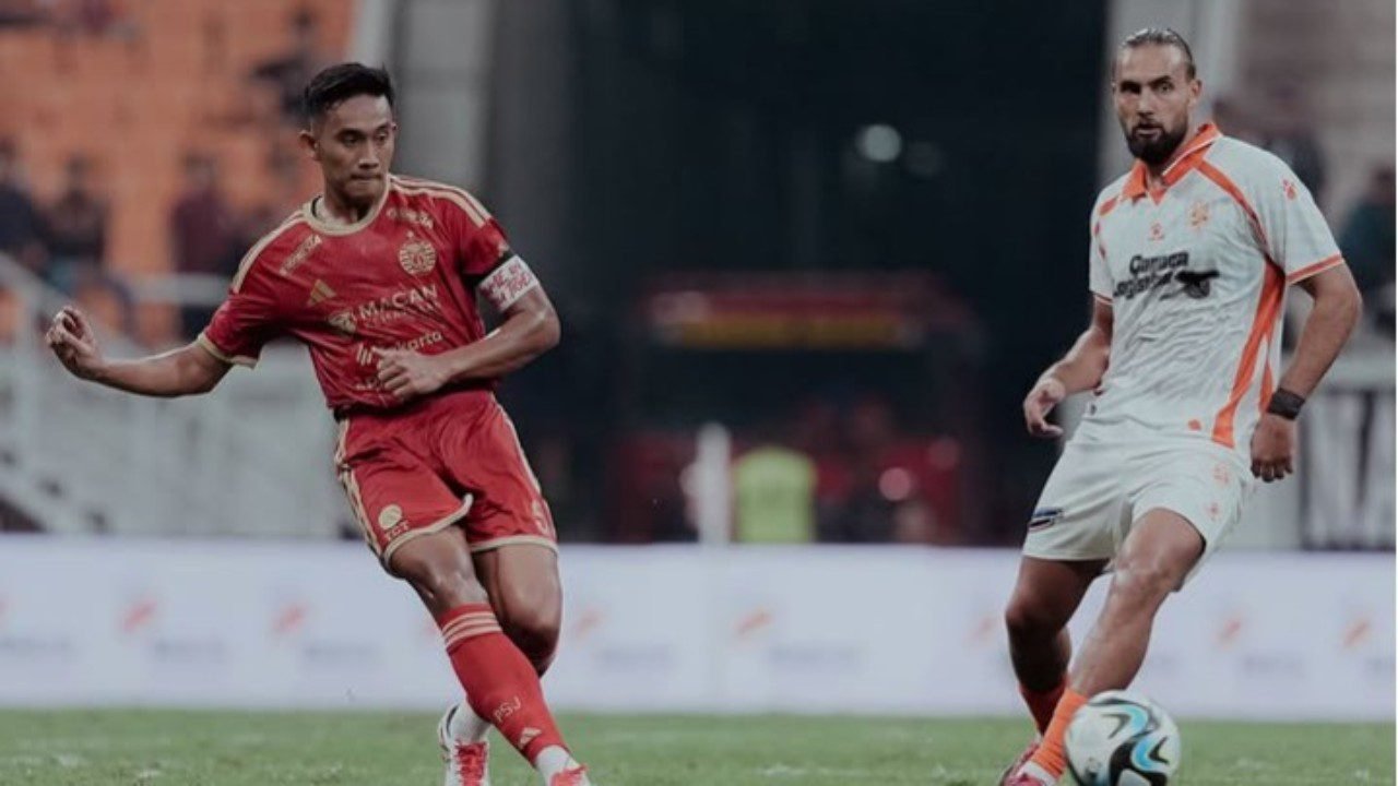 Rizky Ridho dan Persija Jakarta saat melawan Brisbane Roar dalam laga persahabatan di JIS (29/8), sebagian hasil penjualan tiketnya didonasikan kepada korban bencana NTT dan Kalimantan./IG @rizkyridhoramadhani