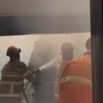 Damkar dan Redkar Kota Malang memadamkan kebakaran di RSSA, Rabu (9/9)./IG @redkarmalangfire_