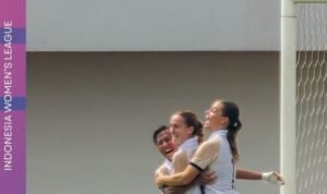 Viny Silfianus, Grace Paradis, dan Isabelle Nottet merayakan gol kemenangan Persikad Women atas Persija Women pada pekan 2 IWL 2026/27 (25/10)./IG @indonesiawomensleague
