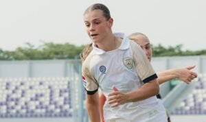 Isabelle Nottet saat melewati Lisa Jacob pada laga Persija Women vs Persikad Women pekan 2 IWL 2026/27 (25/10)./IG @persikad.women
