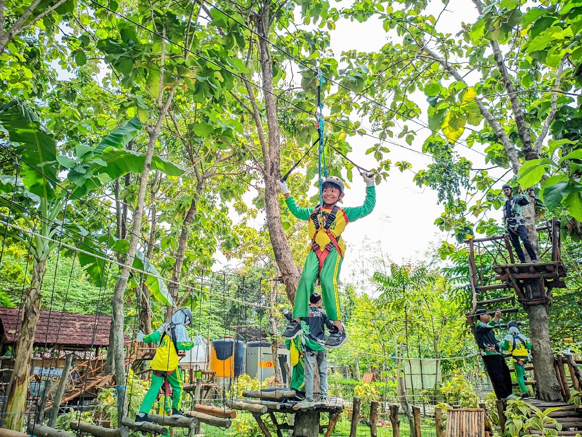Belajar Sambil Bergembira, Siswa Kelas 3 SDN Wedi Asah Motorik di Mbedidhink Outbound