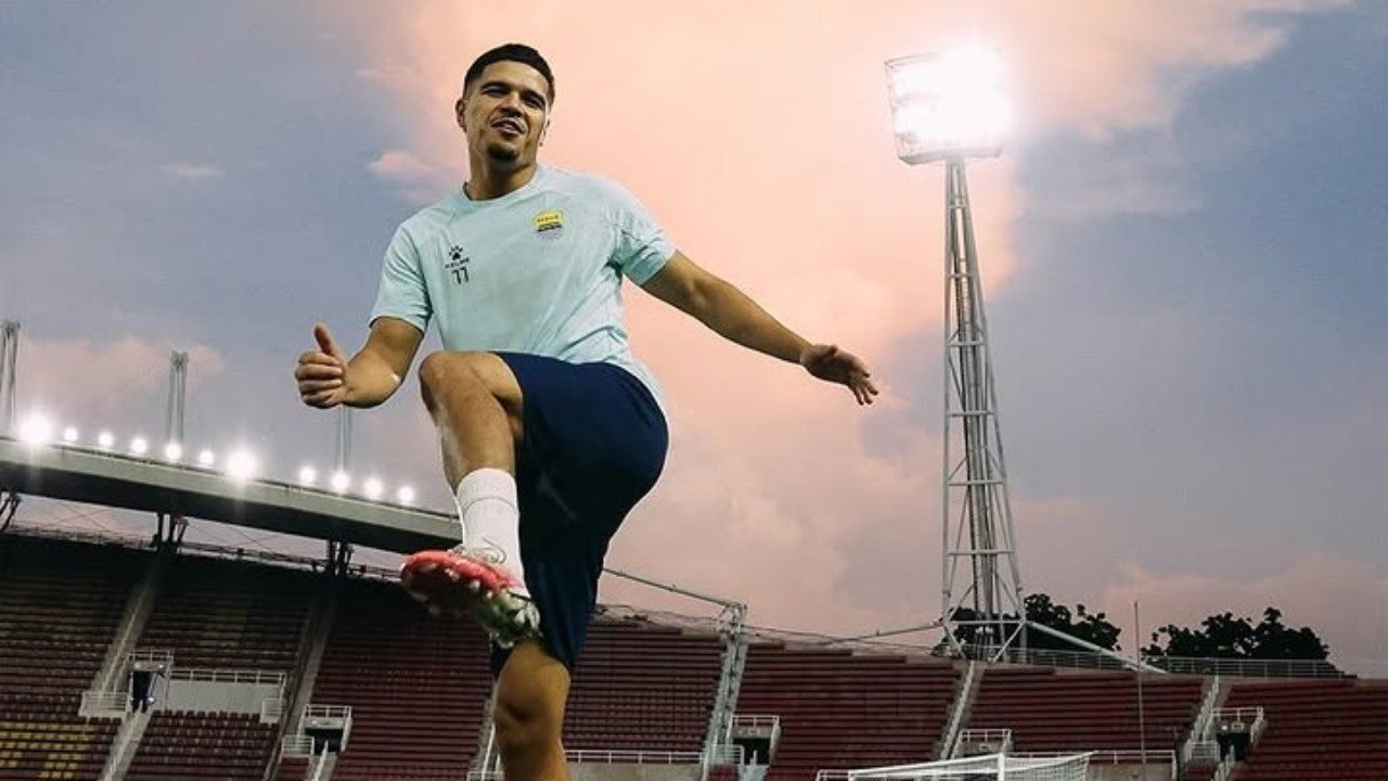 Ragnar Oratmangoen langsung mengikuti latihan H-1 pertandingan Port FC vs Persib Bandung usai mengantar Timnas Indonesia juara FIFA ASEAN Cup 2026./IG @persib