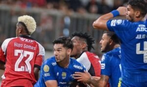 Sandy Walsh anggap kekalahan Persib Bandung dari Madura United sebuah kerikil yang bisa muncul kapan saja, lebih baik fokus menatap laga pekan 7./IG @persib