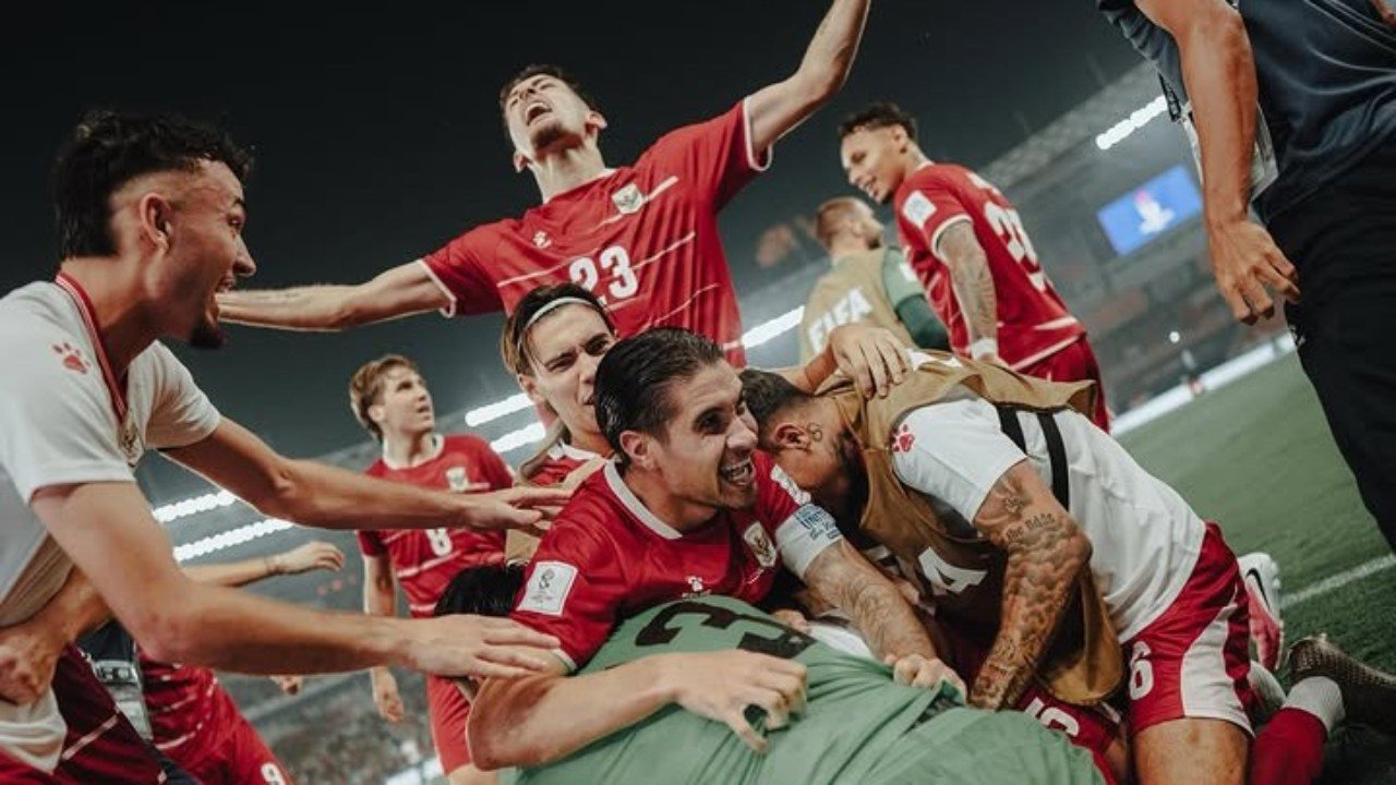 Kevin Diks merayakan gol terakhir Timnas Indonesia ke gawang Bangladesh yang mengantarkan Garuda terbang ke final FIFA ASEAN Cup 2026./IG @deanjames
